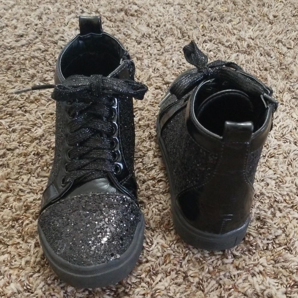 Black Sunray Hi-Top Sneaker - Girls

Size 13 girls